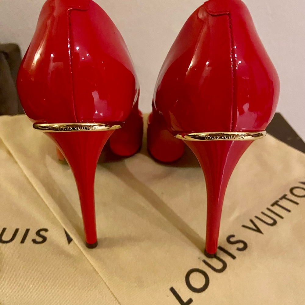 🔥Louis Vuitton Red Pumps🔥 - Picture 4 of 10